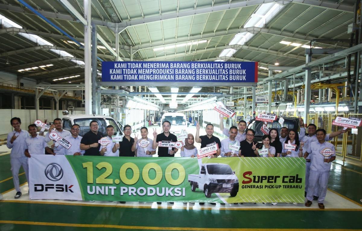DFSK Super Cab dirakit di Serang, Banten.