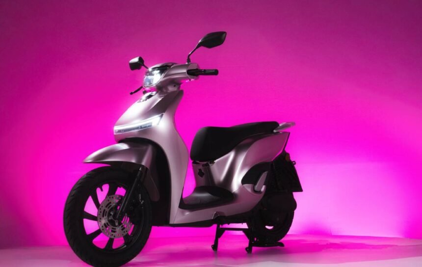 Skuter listrik Adora sudah dijual di Indonesia