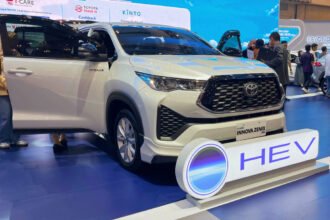 Kijang Innova Zenix HEV bermesin hybrid