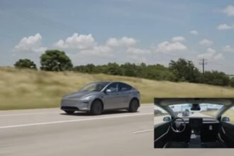 Tesla Model Y melaju tanpa sopir