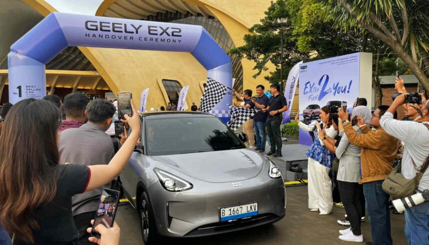 Geely EX2