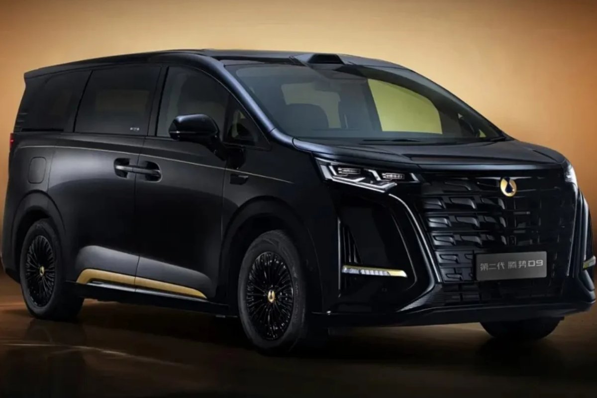 Denza D9 Dark Gold